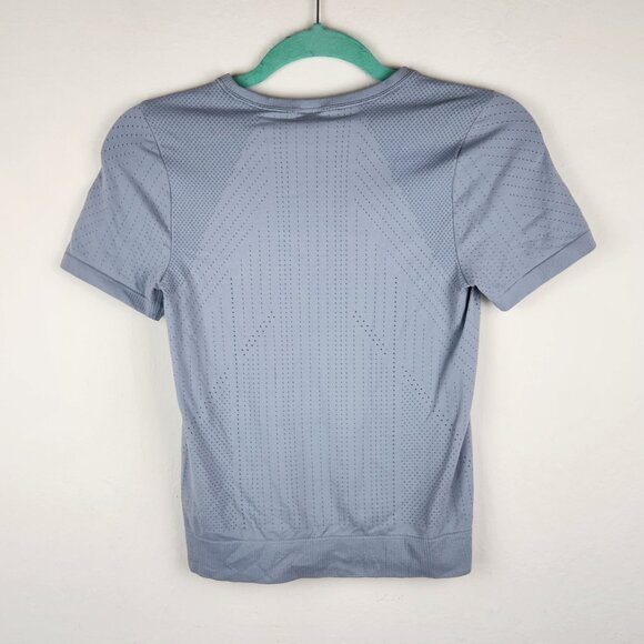 Athleta In Motion Seamless Short Sleeve Athletic Tee Gray sz XXS - Picture 2 of 9